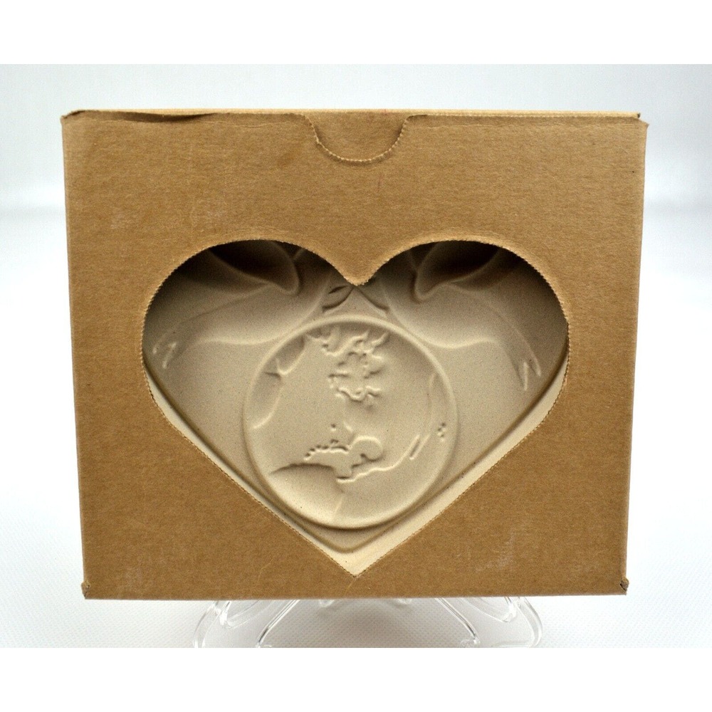 Pampered Chef - New - 2002 - Peace on Earth Heart Cookie Mold 2926